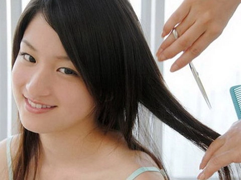 10 thói quen xấu khiến mái tóc dài suông mượt của bạn gái trở nên xơ xác gãy rụng - 9