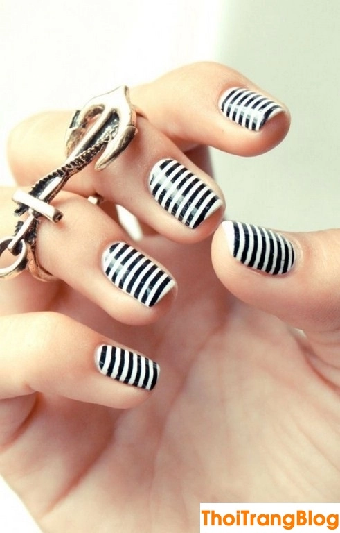 Top 15 mẫu móng tay nail kẻ sọc đẹp cho nàng công sở yêu style đơn giản - 15