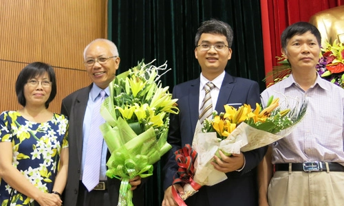 4 nhà khoa học giành giải thưởng tạ quang bửu 2015 - 1