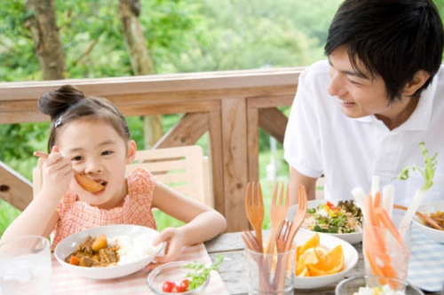 6 lưu ý cho trẻ ăn uống ngày hè tránh bệnh - 1