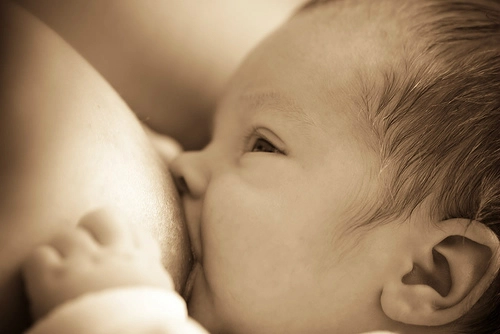 6 sự thật về nuôi con bằng sữa mẹ - 1