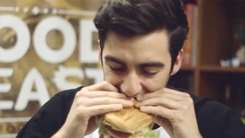 Ăm hamburger như thế nào mới là đúng cách - 1