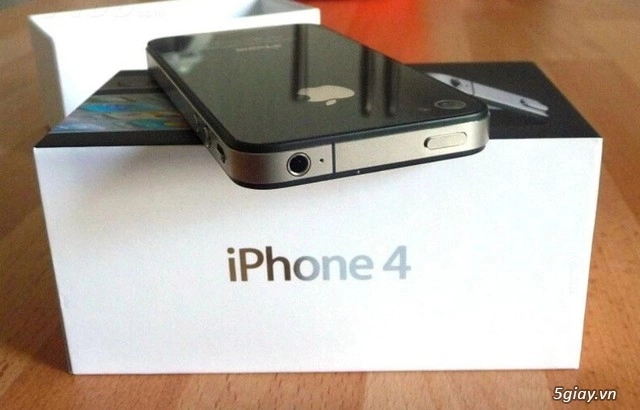 Apple hồi sinh iphone 4 để đọ với đại kình địch samsung - 1