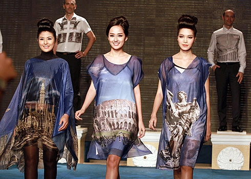 Ba hoa hậu đọ sắc với thời trang việt - italy - 1