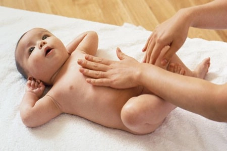 Bé 19 tháng tuổi bụng cóc có phải bệnh - 1