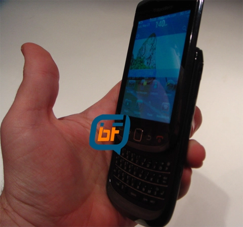 Blackberry 9800 màn hình cảm ứng và bàn phím trượt - 8