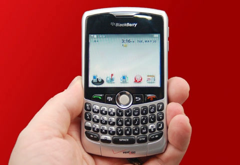 Blackberry curve ăn đứt iphone tại mỹ - 1