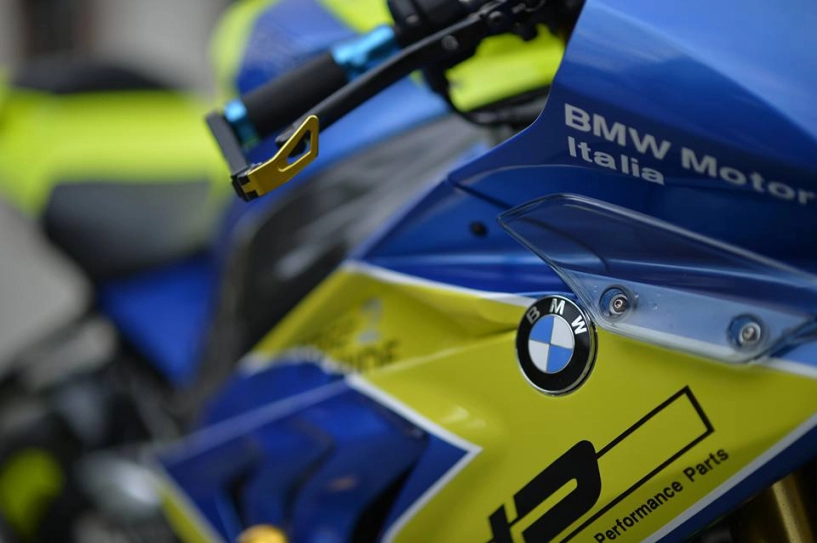 Bmw hp4 đầy phong cách với phiên bản độ từ malaysia - 2