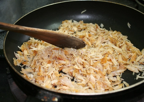 Cách làm món cơm chiên cá mặn - 3