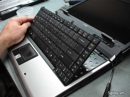 Cách tự khắc phục bàn phím laptop bị lỗi - 1