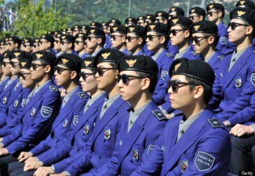 Cảnh sát du lịch hàn quốc diện đồng phục gangnam style - 1