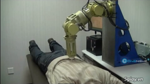 Chế tạo thành công robot có khả năng massage - 1