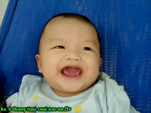 Clip bé 4 tháng tuổi cười nắc nẻ được thích nhất - 1