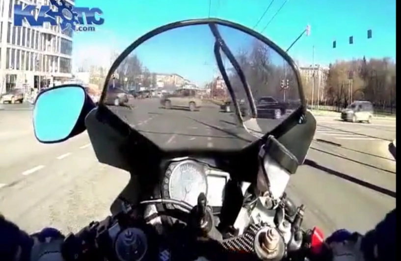clip kết thúc của 1 biker tỏ ra nguy hiểm trên suzuki gsx - 1