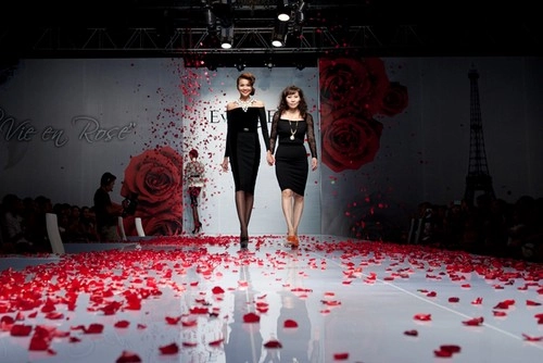 Dàn người mẫu sải bước trong đẹp fashion runway 3 - 1