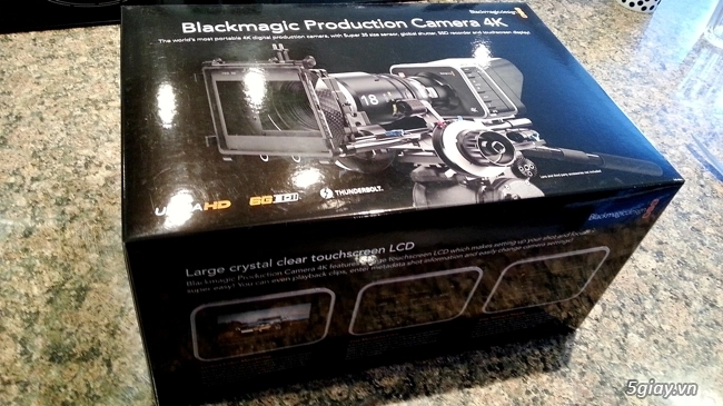 Đập hộp máy quay blackmagic 4k production - 1