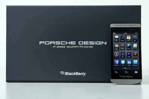 Đập hộp smartphone cảm ứng hạng sang của blackberry ở vn - 1