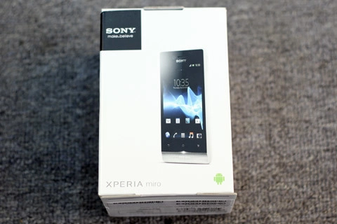 đập hộp sony xperia miro tại tp hcm - 1