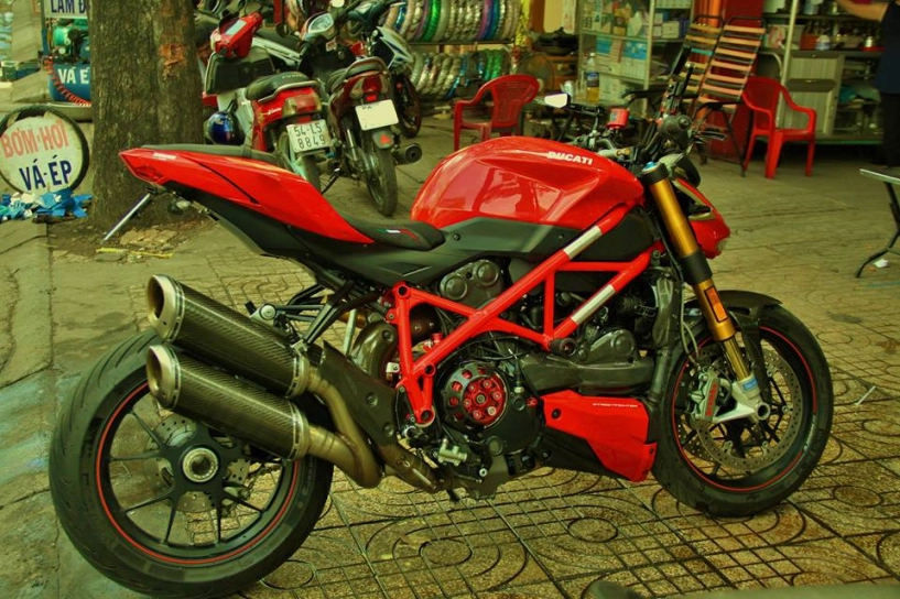 Ducati streetfighter s đầy đồ chơi của dân chơi sài thành - 1