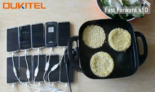 Dùng smartphone có pin 10000 mah để đun sôi nước nấu mỳ - 1