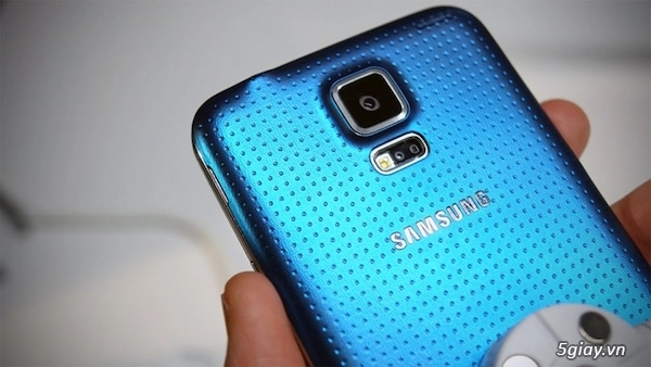 Galaxy s5 thua kém điện thoại iphone ở điểm nào - 1