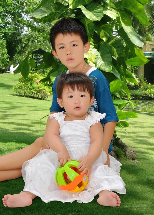 Hai anh em chụp ảnh đón chào noel - 1