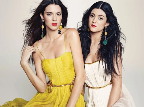 Hai em gái kim kardashian ngọt ngào trên tạp chí - 4
