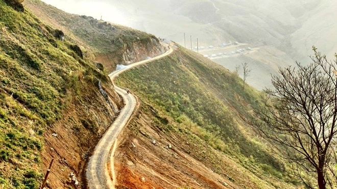 Hai người với hơn 30 kg hành lý trên chiếc xe gắn máy phượt 1000 km - 1