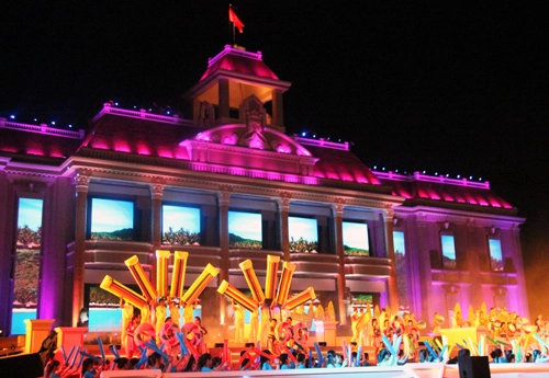 Hàng chục nghìn người tham dự khai mạc festival biển nha trang - 1