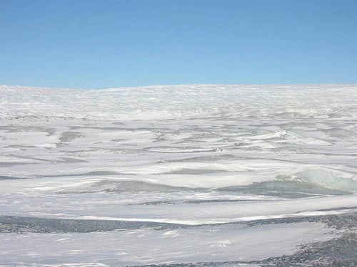 Hồ dưới băng ở đảo lớn nhất thế giới - 1