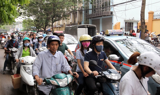 Hội chợ container đóng cửa sau vài giờ mở bán - 2