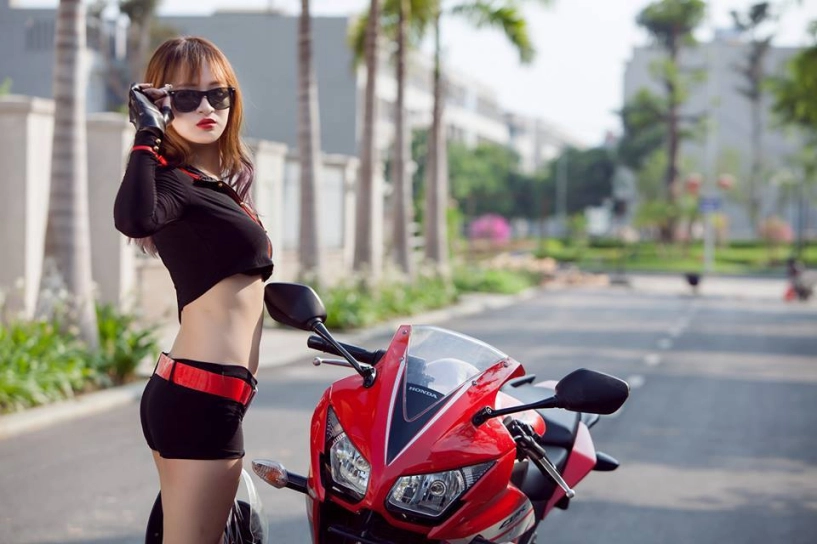 Honda cbr150r 2015 đọ dáng cùng mẫu teen xinh đẹp - 2