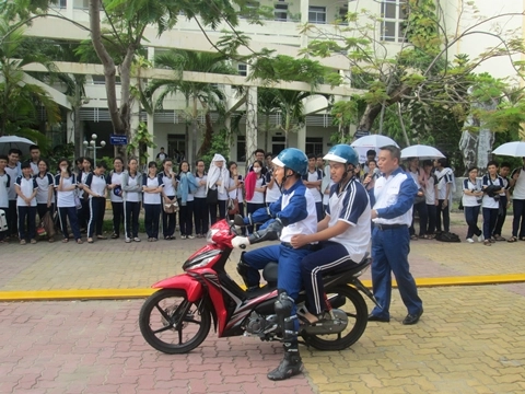 Honda tập huấn kỹ năng lái xe máy cho học sinh lớp 12 tại đà nẵng - 1