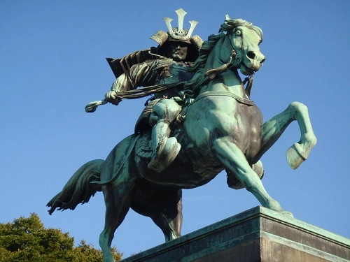 Huyền thoại bức tượng samurai lừng danh nhật bản - 1