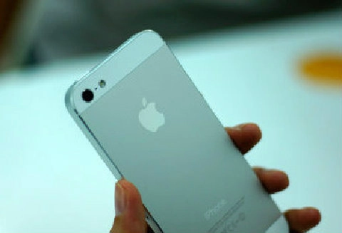 Iphone 5 đầu tiên về việt nam - 1