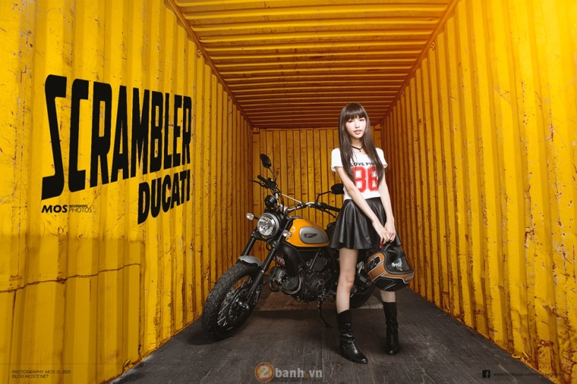 Japan teen girl thoả sức tạo dáng cùng ducati scrambler - 1