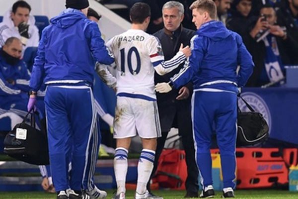 Jose mourinho lại cay đắng tuyên bố mình bị các học trò phản bội - 1
