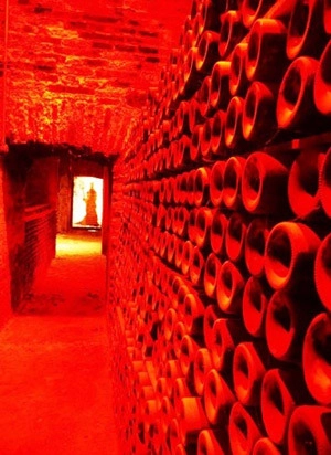 Khám phá hầm rượu của quỷ đỏ tại ashima - 1