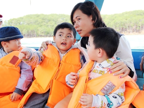 Khánh an và bảo khánh lần đầu đi thuyền - 2