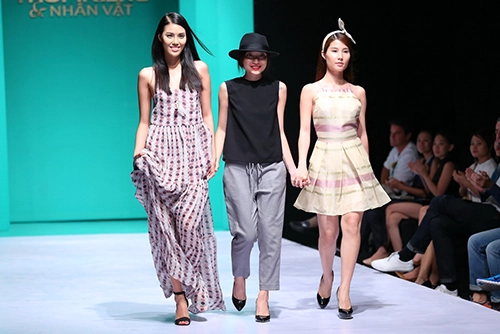 Lan khuê diêm my 9x nư tinh trên san catwalk - 1