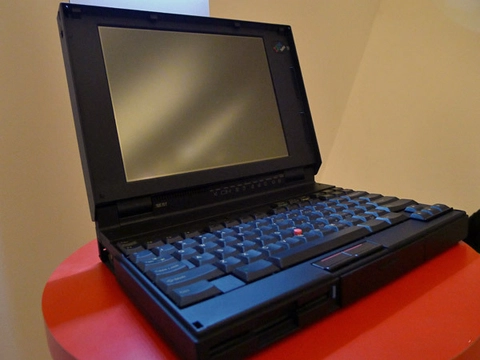 Laptop thinkpad tròn 20 tuổi - 2