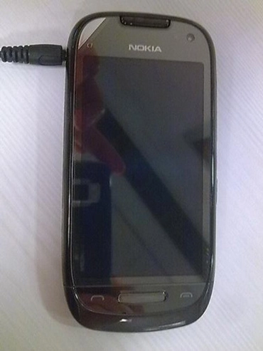 Lộ ảnh điện thoại cảm ứng dòng c của nokia - 1