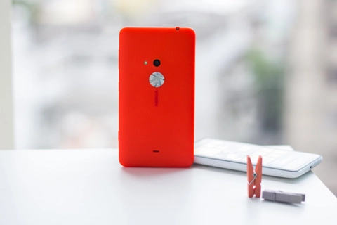 Lumia 625 lấy ý tưởng thiết kế từ chiếc gối - 1