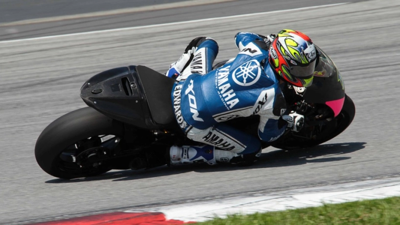 Michelin chạy thử lốp xe đua cho mùa giải motogp 2016 - 1