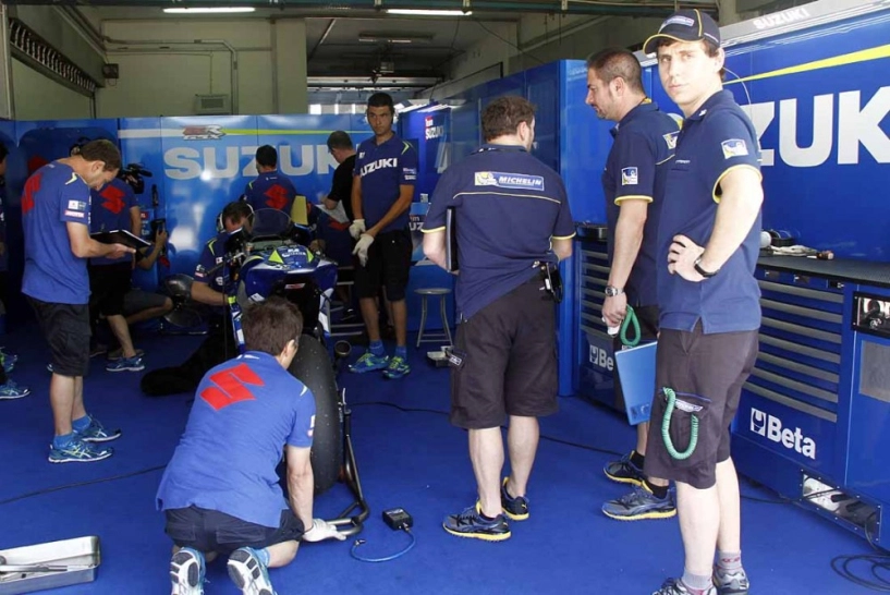 Michelin chạy thử lốp xe đua cho mùa giải motogp 2016 - 5