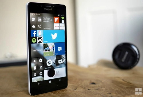 Microsoft chuyển trọng tâm khỏi smartphone - 1