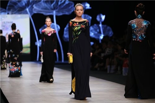 Ngọt ngào khoảnh khắc vợ chồng thế thành thúy diễm trên catwalk - 13