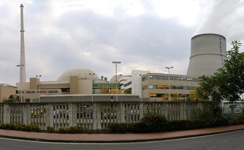 Nhà máy điện hạt nhân đức ngừng hoạt động vì rò rỉ - 1