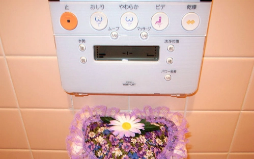 Nhật bản trang bị hàng loạt toilet thông minh để hút khách - 1