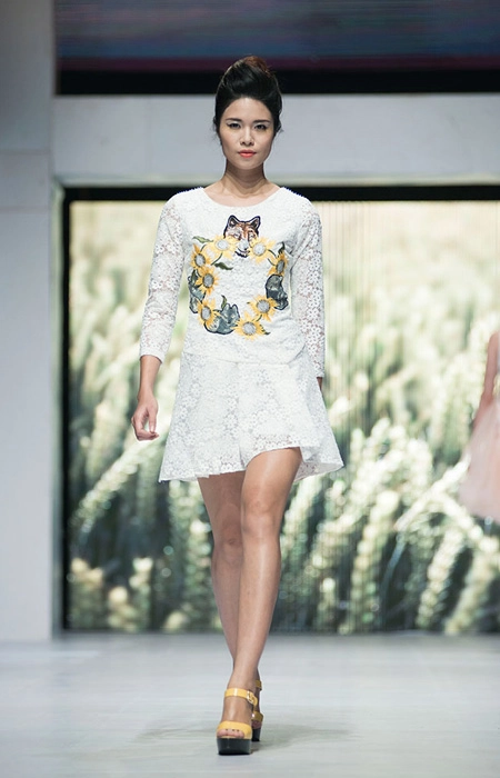  những trang phục ứng dụng đẹp nhất vietnam fashion week - 2